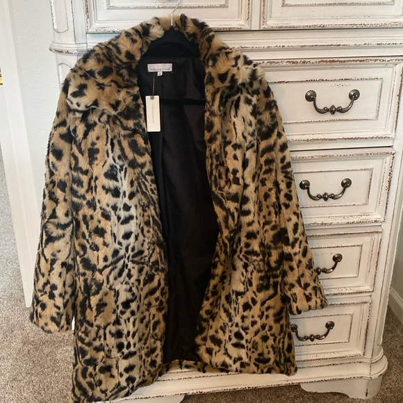 Brand new anthropology tag still on it original price 250. Warm and comfy cozy - Picture 3 of 8